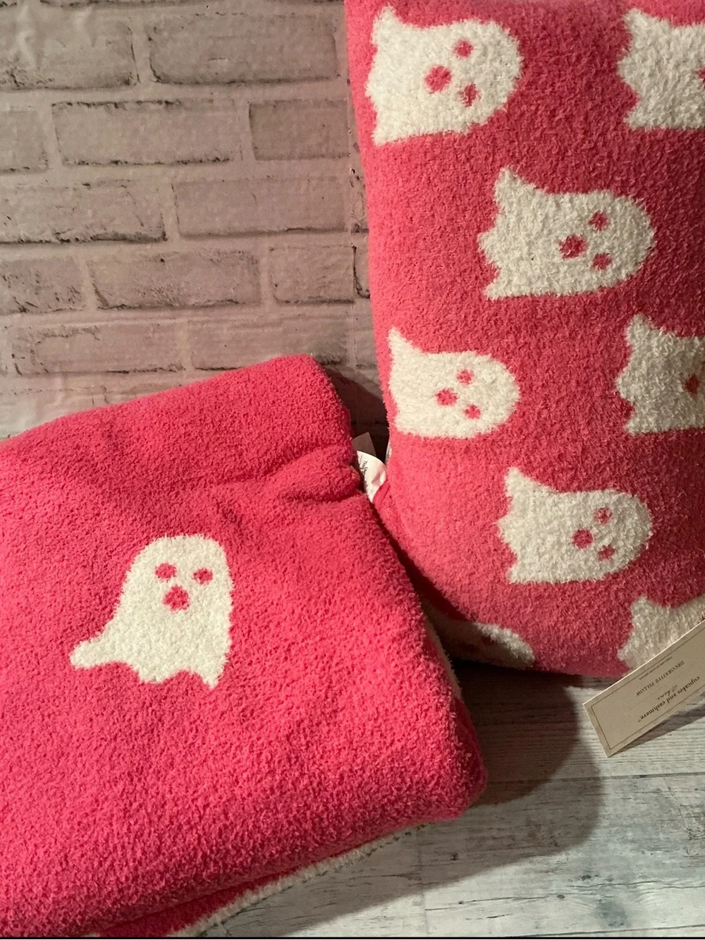 CUPCAKES & CASHMERE 2Pc. Feather Ghosts Throw & Matching Oblong Pillow